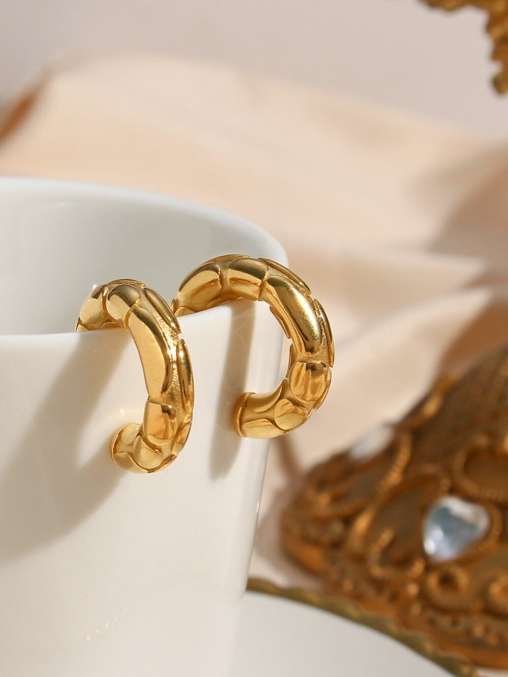 18K Gold Plated Snake Skin Earrings Chunky C-shaped Embossed Quiet Luxury - Picture 2 of 5